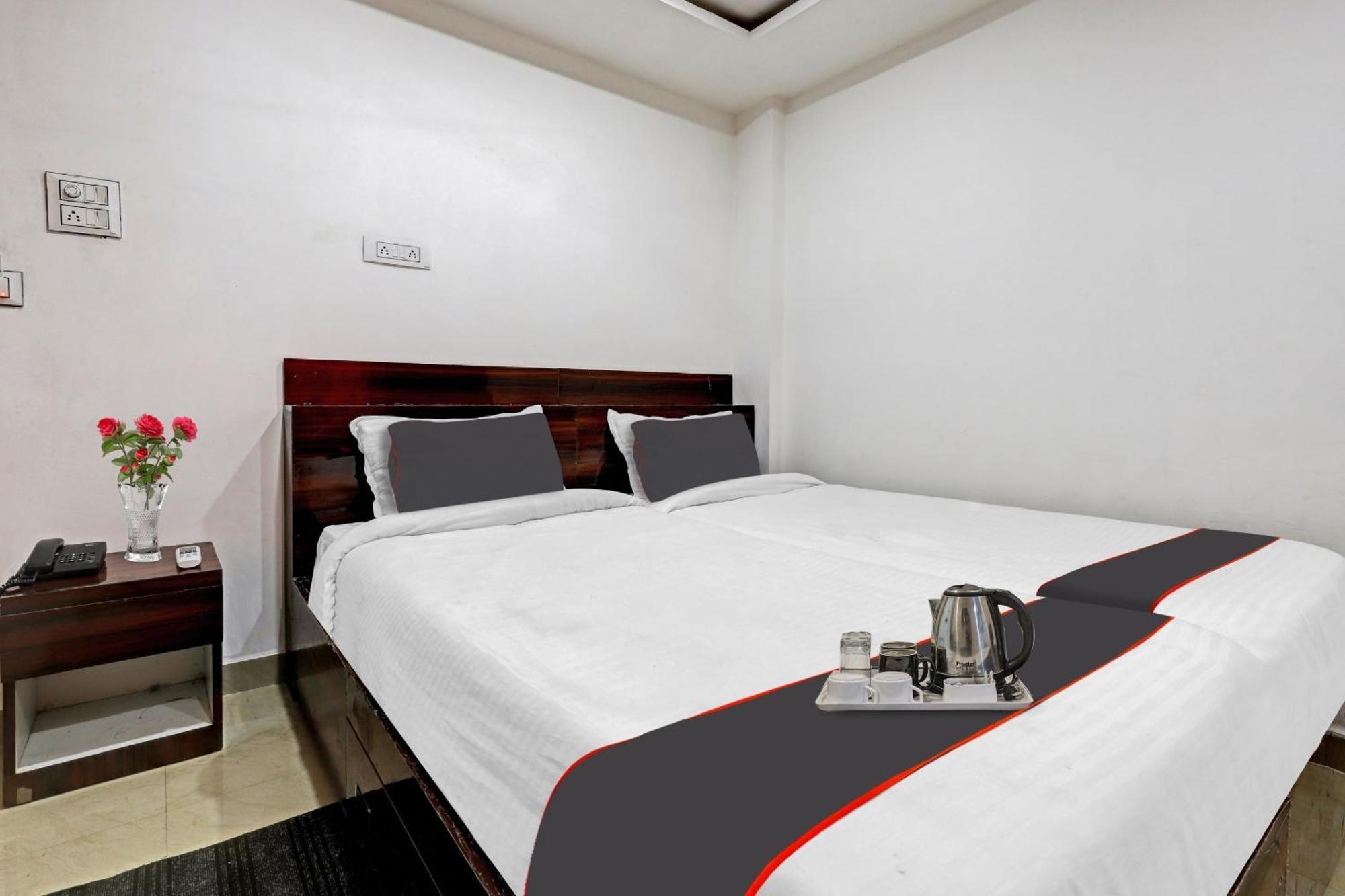 Hotel O Lakhi Guest House Guwahati Exteriör bild