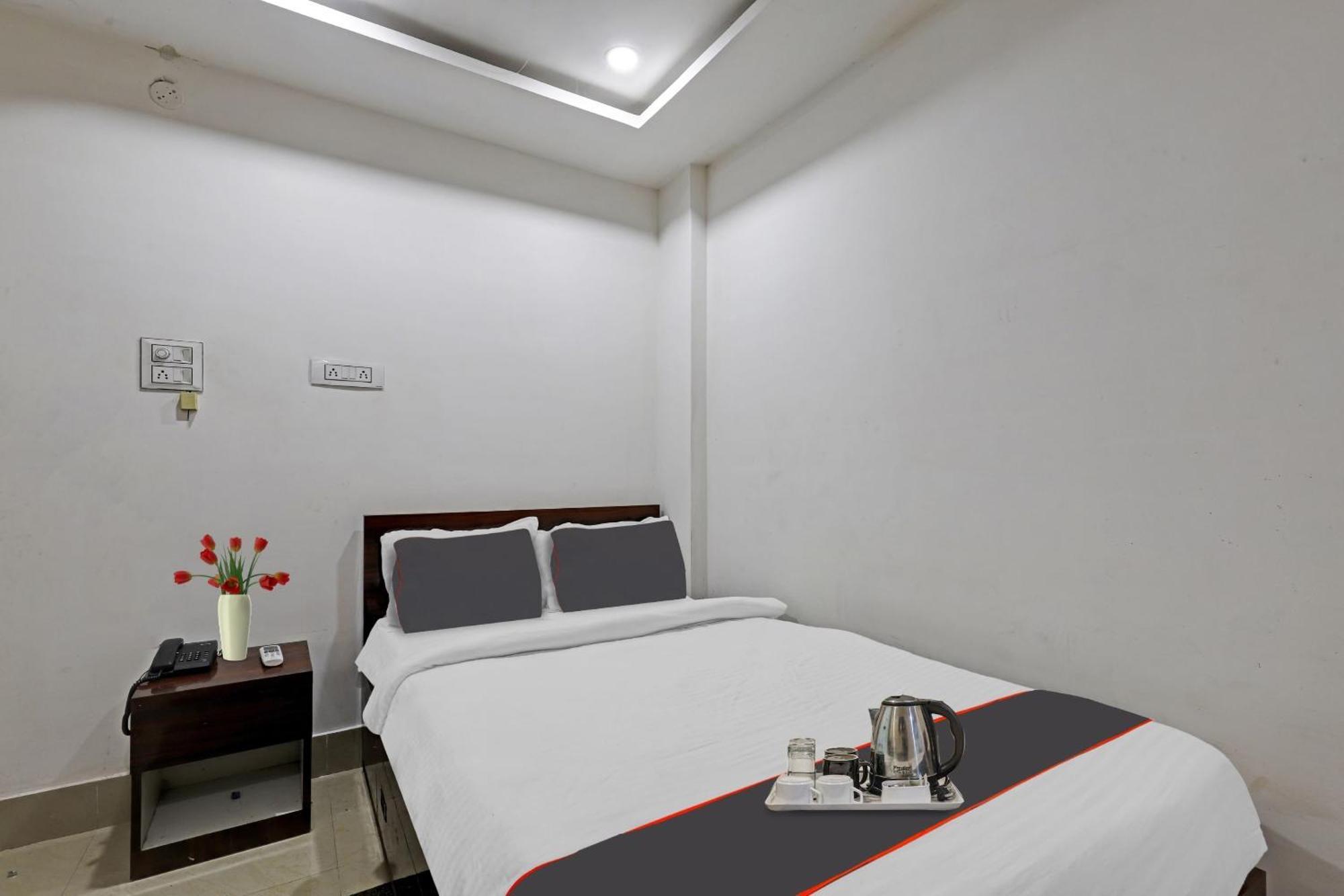 Hotel O Lakhi Guest House Guwahati Exteriör bild