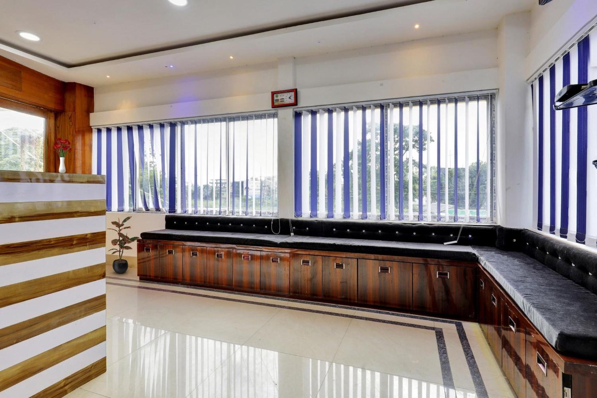 Hotel O Lakhi Guest House Guwahati Exteriör bild