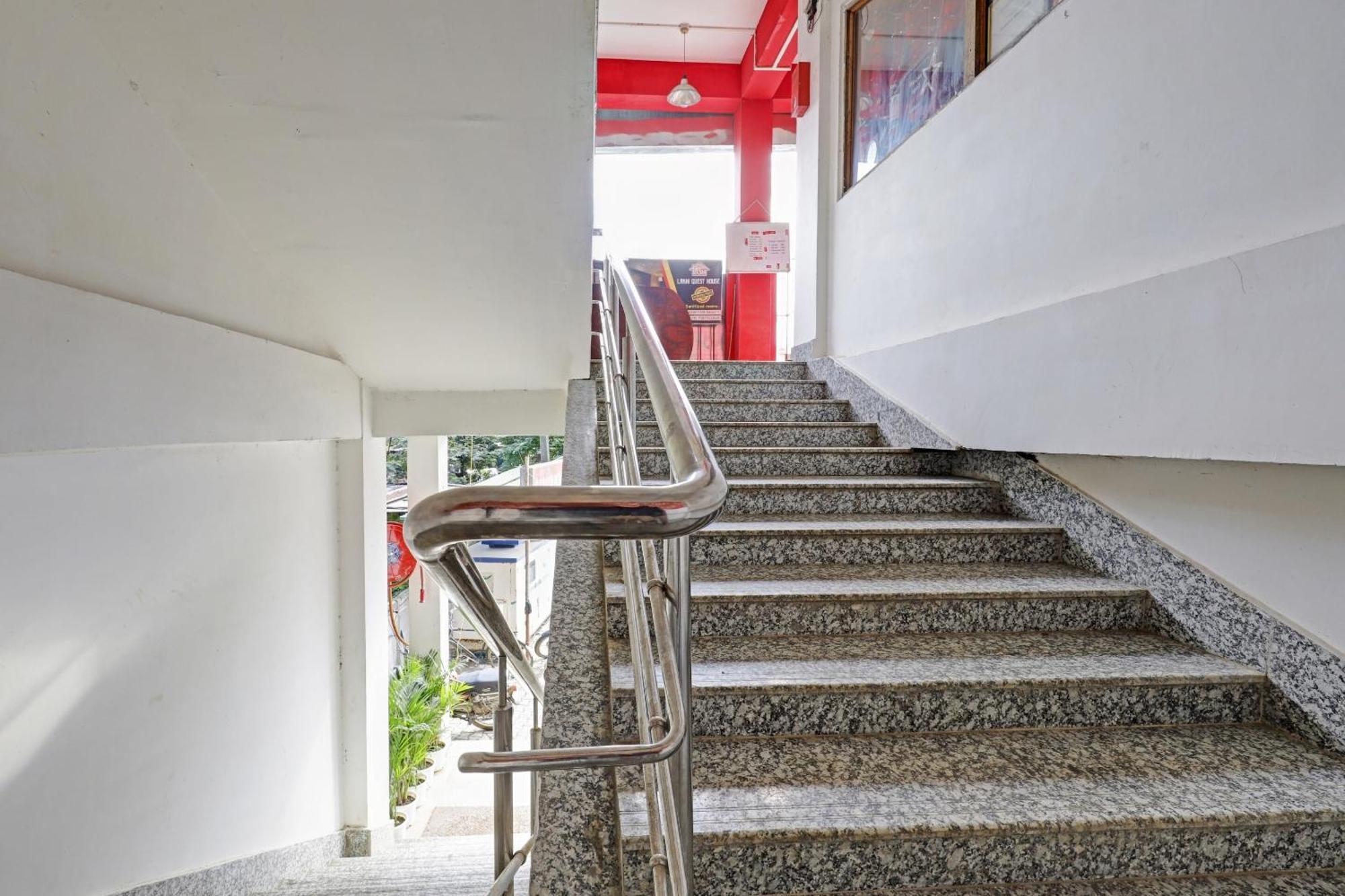 Hotel O Lakhi Guest House Guwahati Exteriör bild