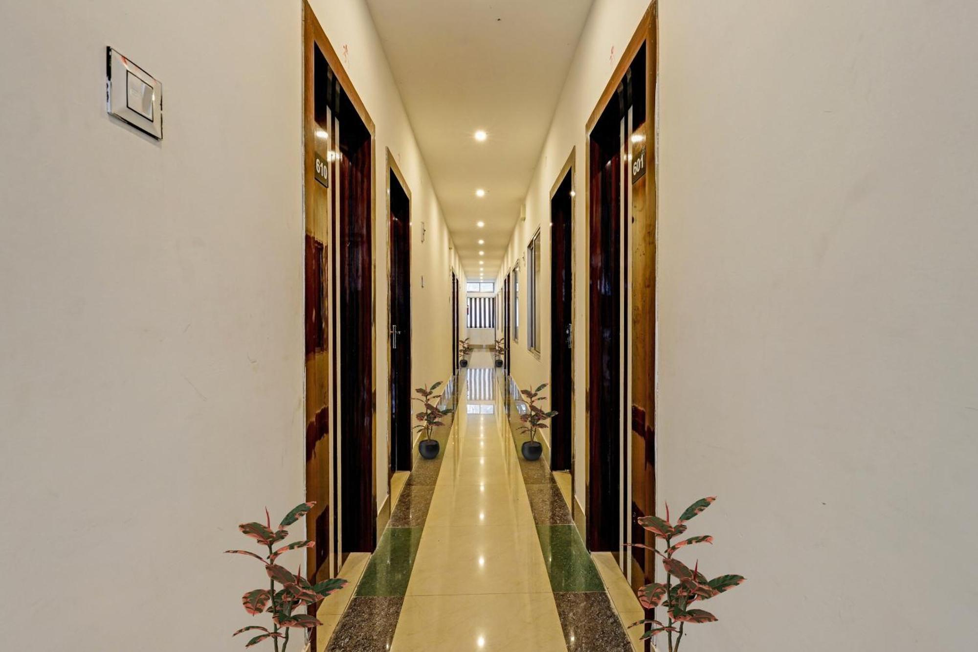 Hotel O Lakhi Guest House Guwahati Exteriör bild