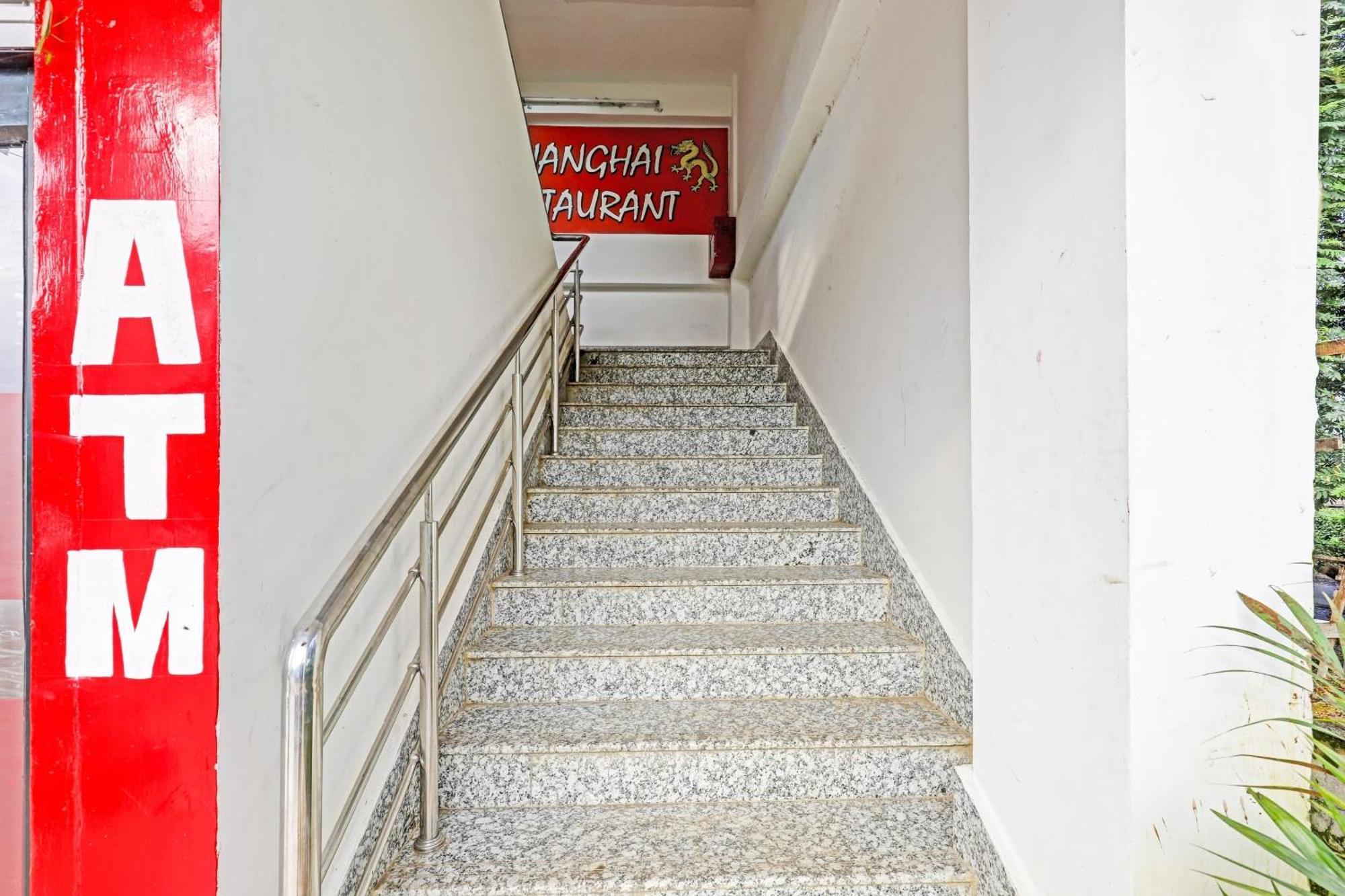Hotel O Lakhi Guest House Guwahati Exteriör bild